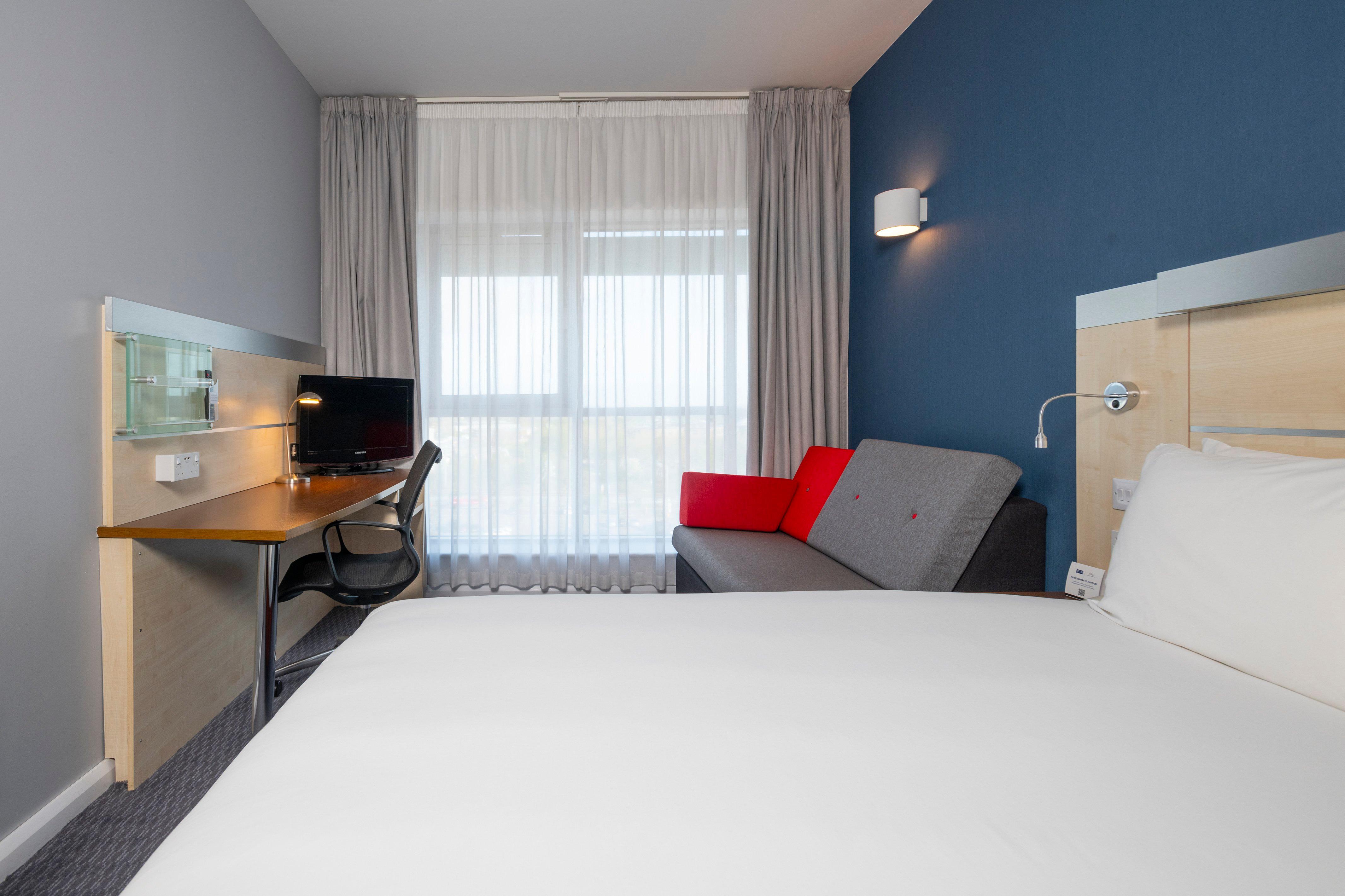 holiday inn express swindon city centre by ihg