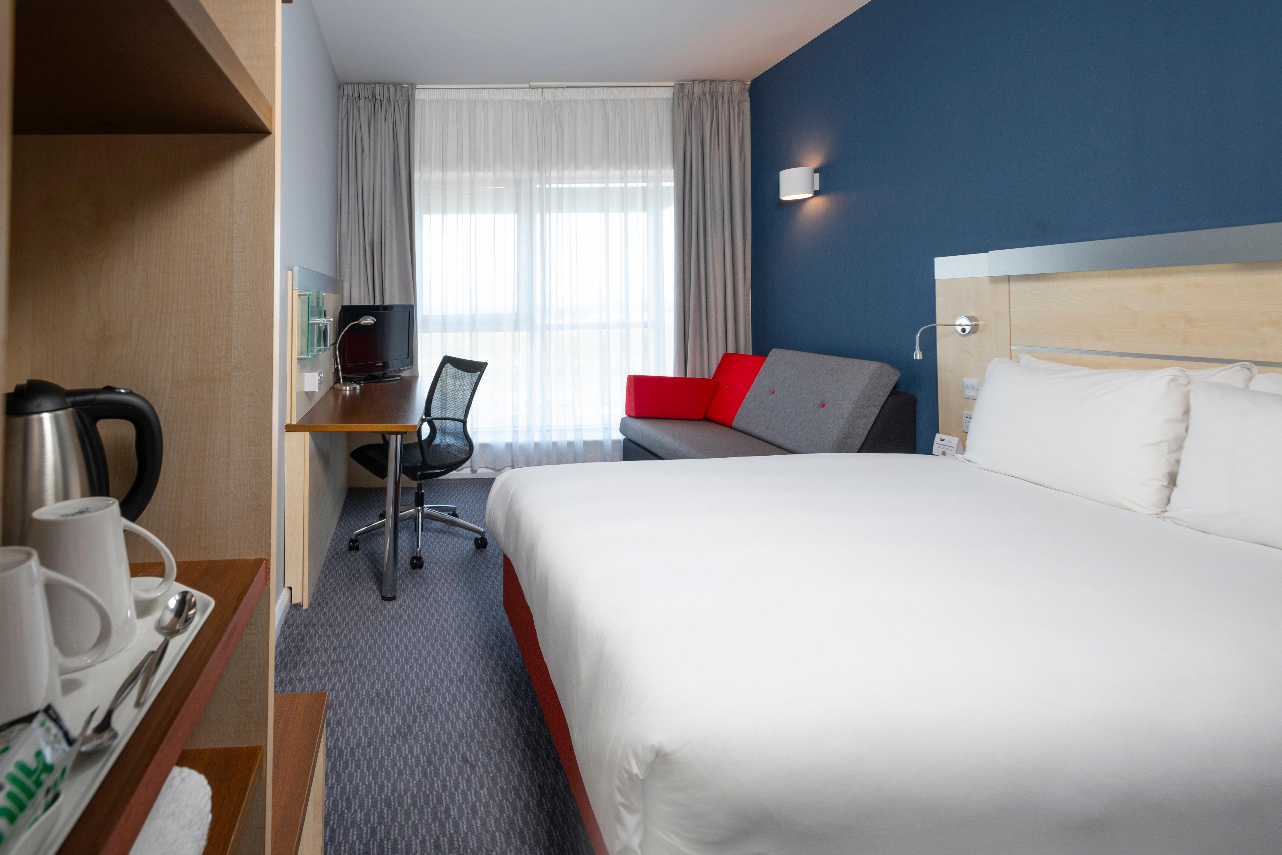 holiday inn express swindon city centre by ihg