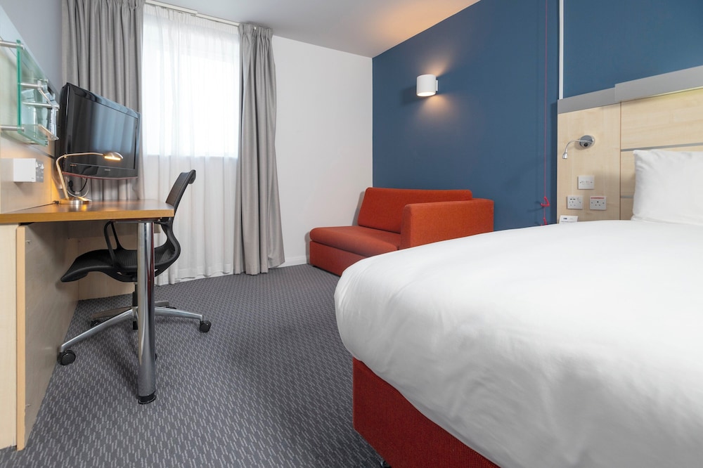 holiday inn express swindon city centre by ihg