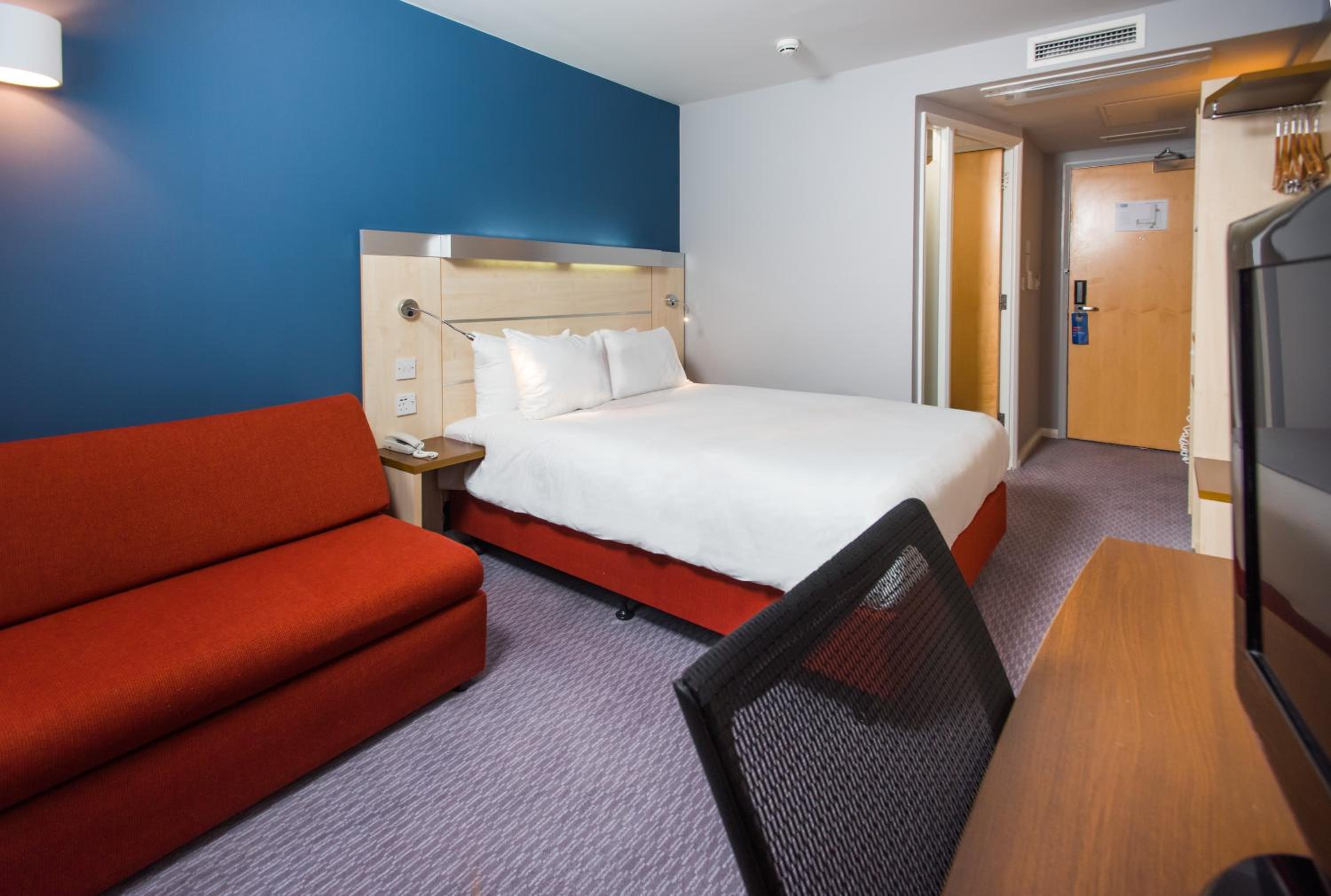 holiday inn express swindon city centre by ihg