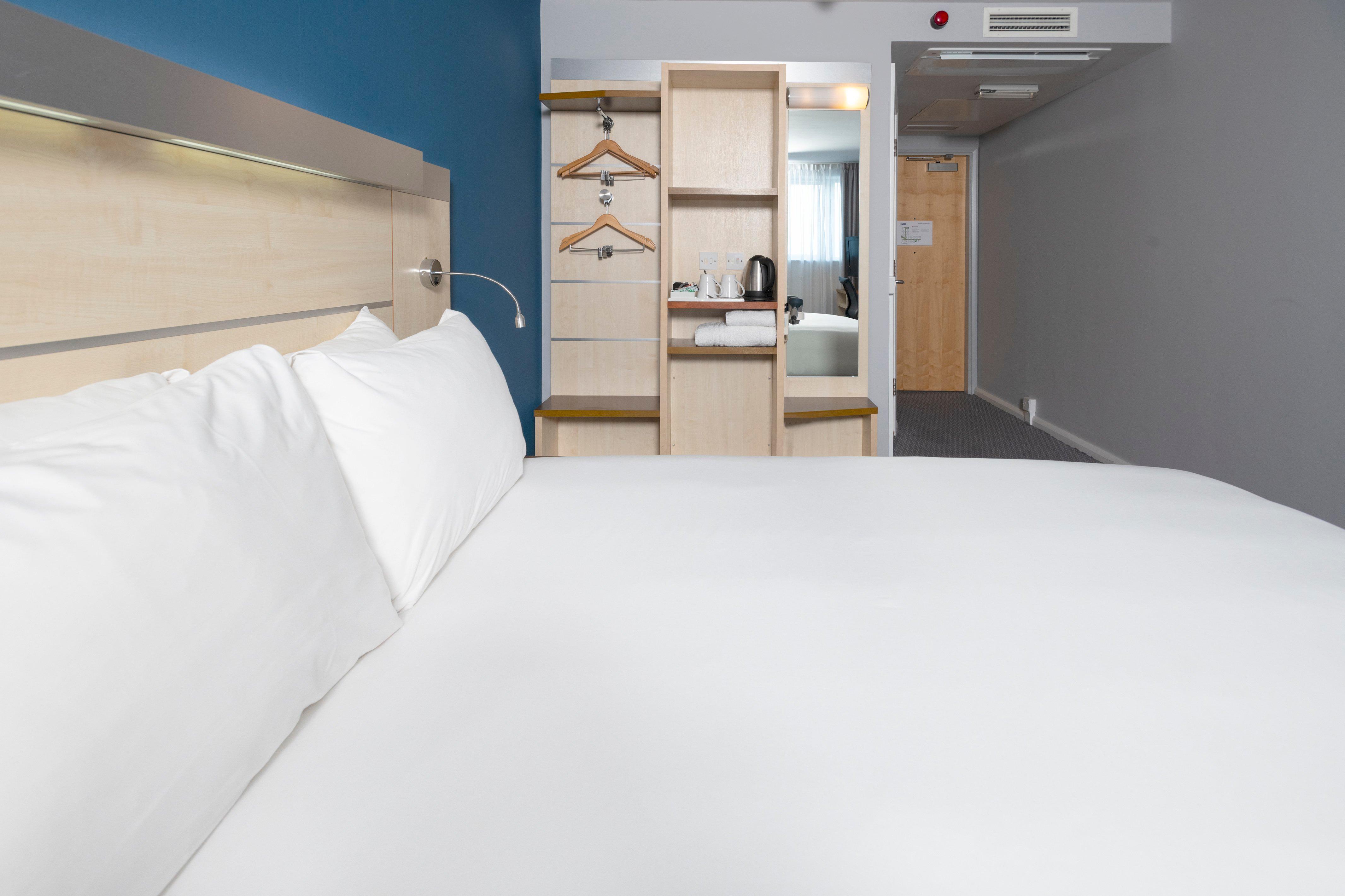 holiday inn express swindon city centre by ihg