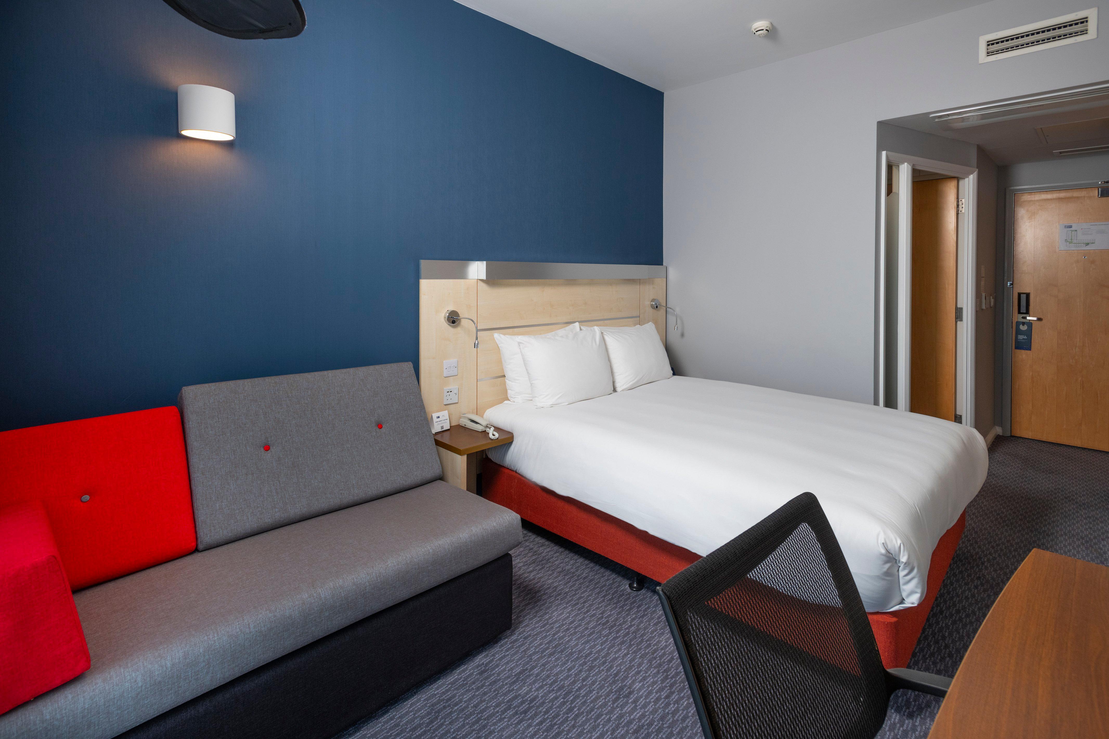 holiday inn express swindon city centre by ihg