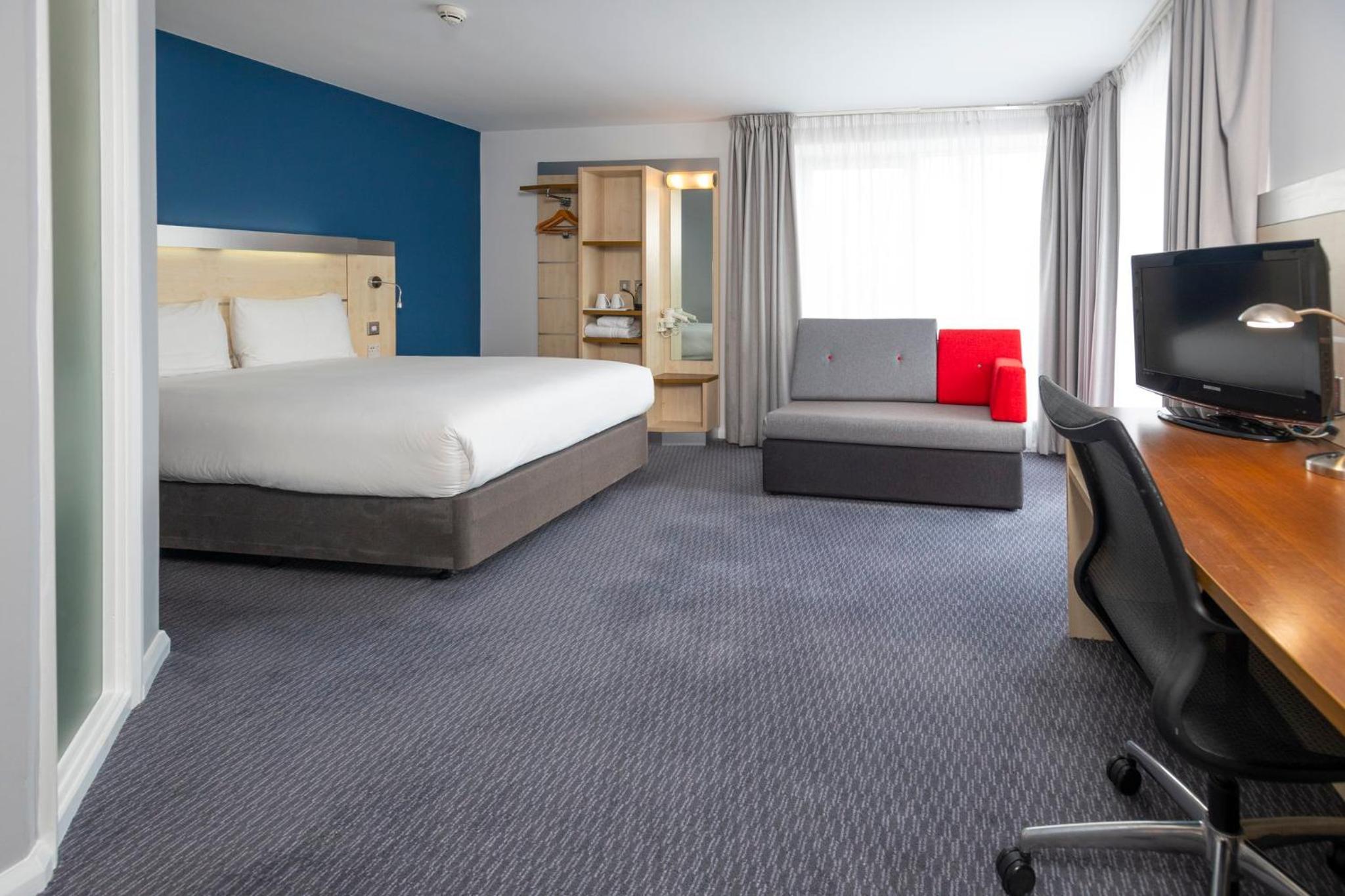 holiday inn express swindon city centre by ihg