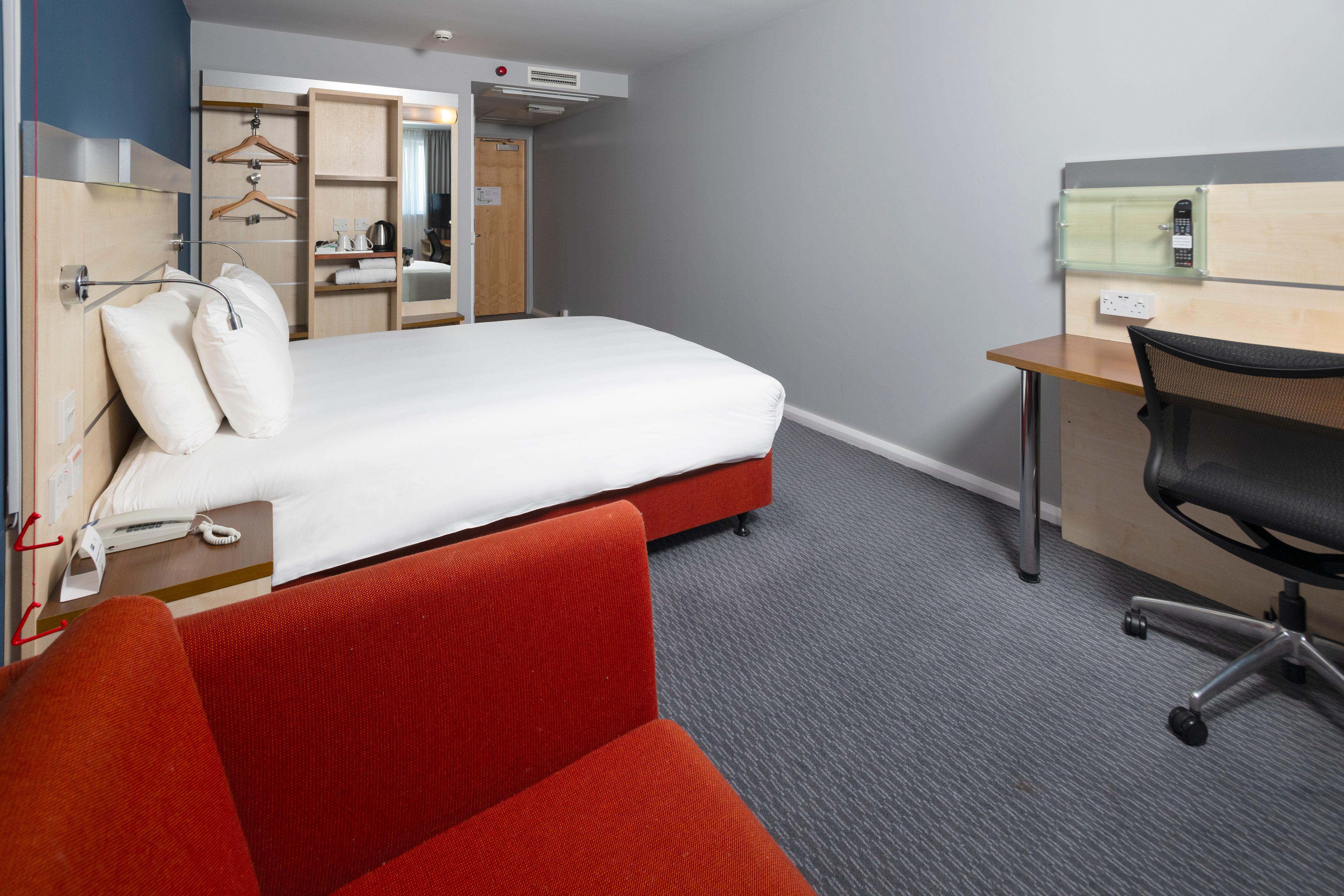 holiday inn express swindon city centre by ihg