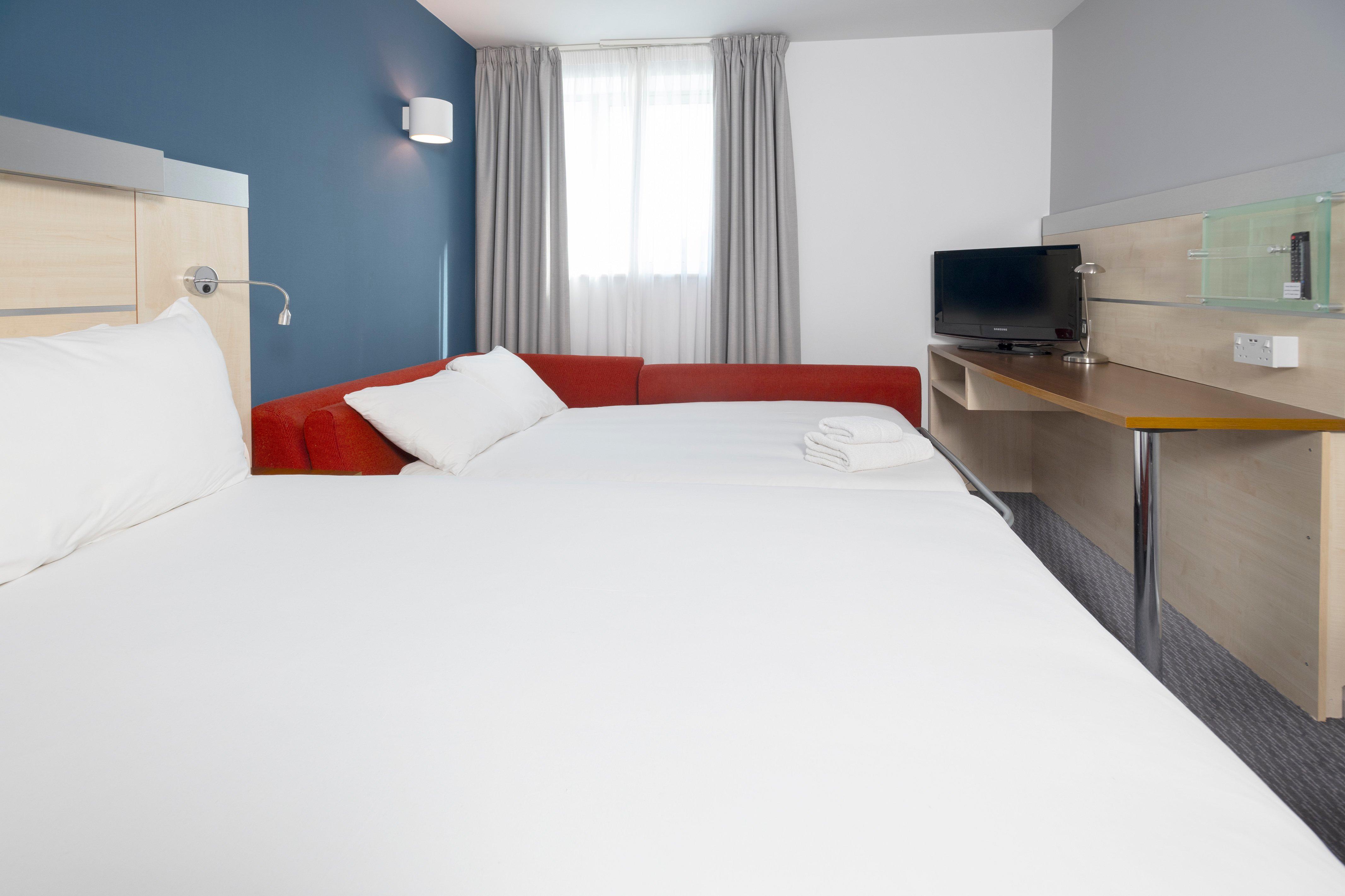 holiday inn express swindon city centre by ihg