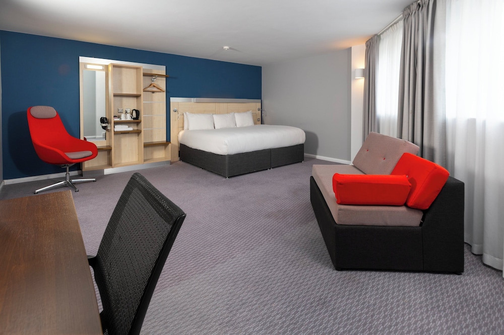 holiday inn express swindon city centre by ihg
