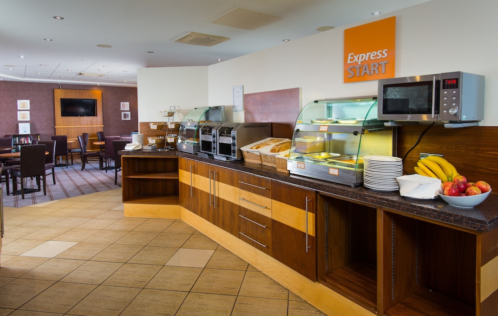 holiday inn express swindon city centre by ihg