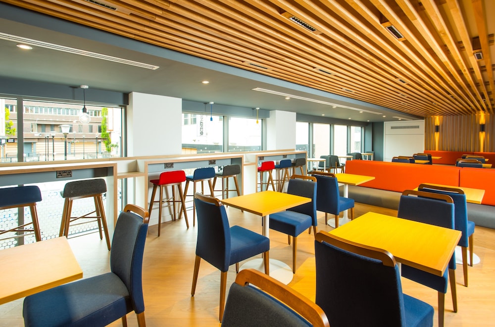 holiday inn express swindon city centre by ihg