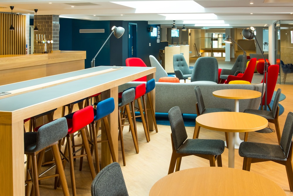holiday inn express swindon city centre by ihg