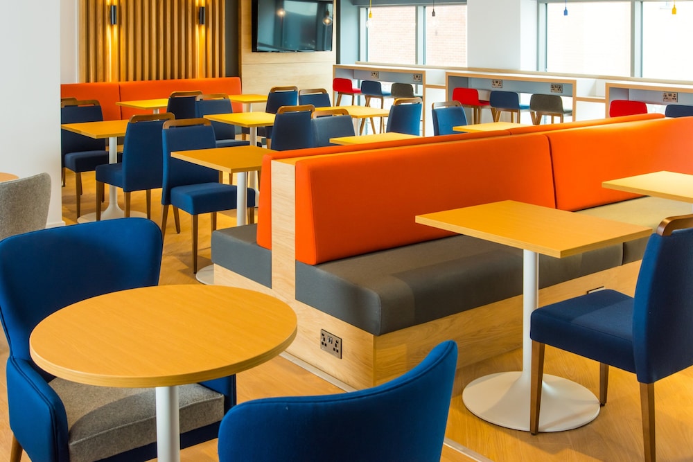 holiday inn express swindon city centre by ihg