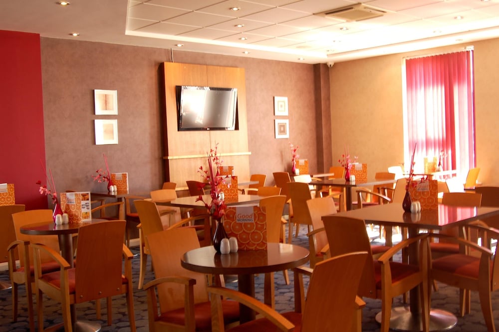 holiday inn express swindon city centre by ihg