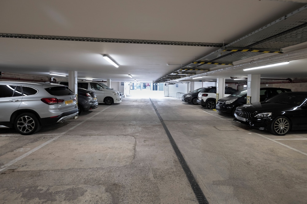 holiday inn express swindon city centre by ihg
