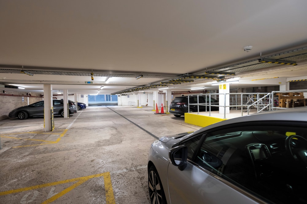 holiday inn express swindon city centre by ihg