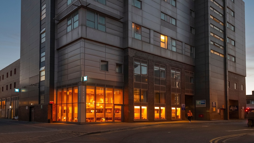 holiday inn express swindon city centre by ihg