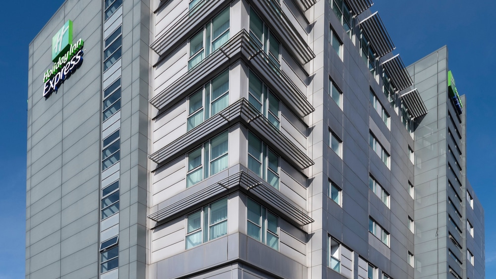holiday inn express swindon city centre by ihg