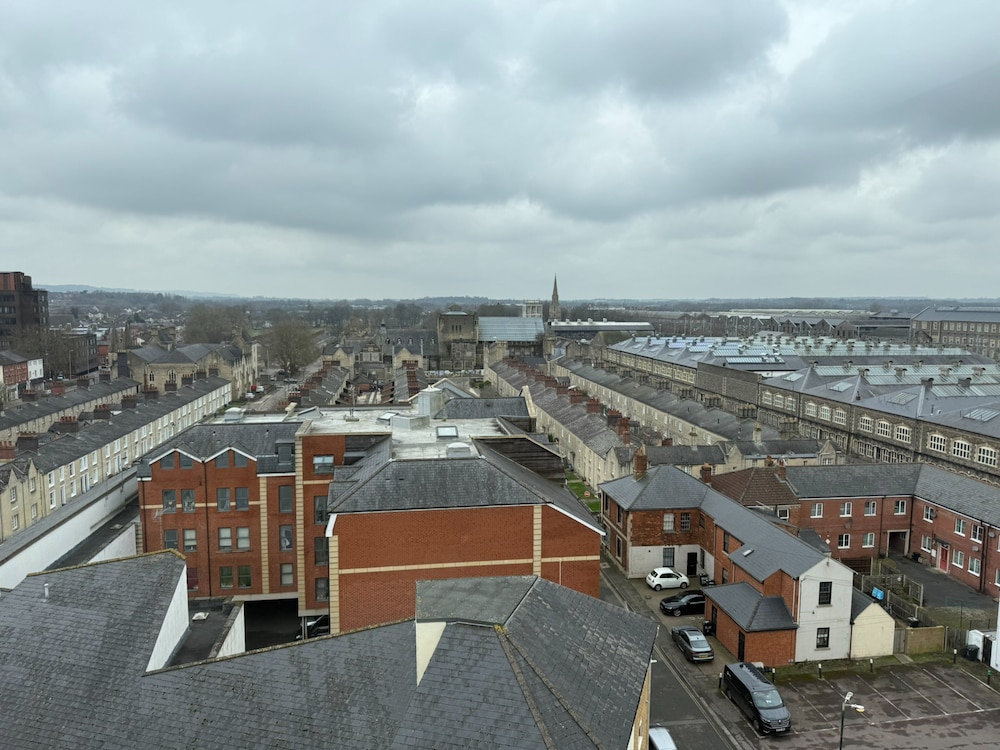 holiday inn express swindon city centre by ihg