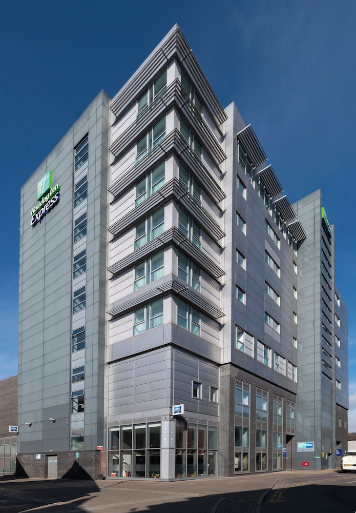 holiday inn express swindon city centre by ihg