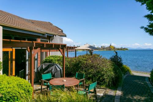 cascades lakefront motel