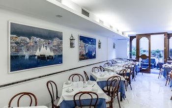 Hotel Il Faro,Near Piazza Tasso,3 star