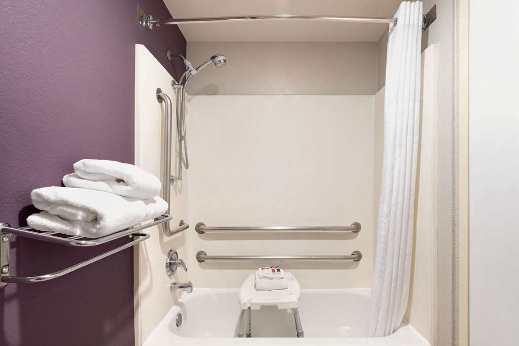 baymont by wyndham springfield i 44