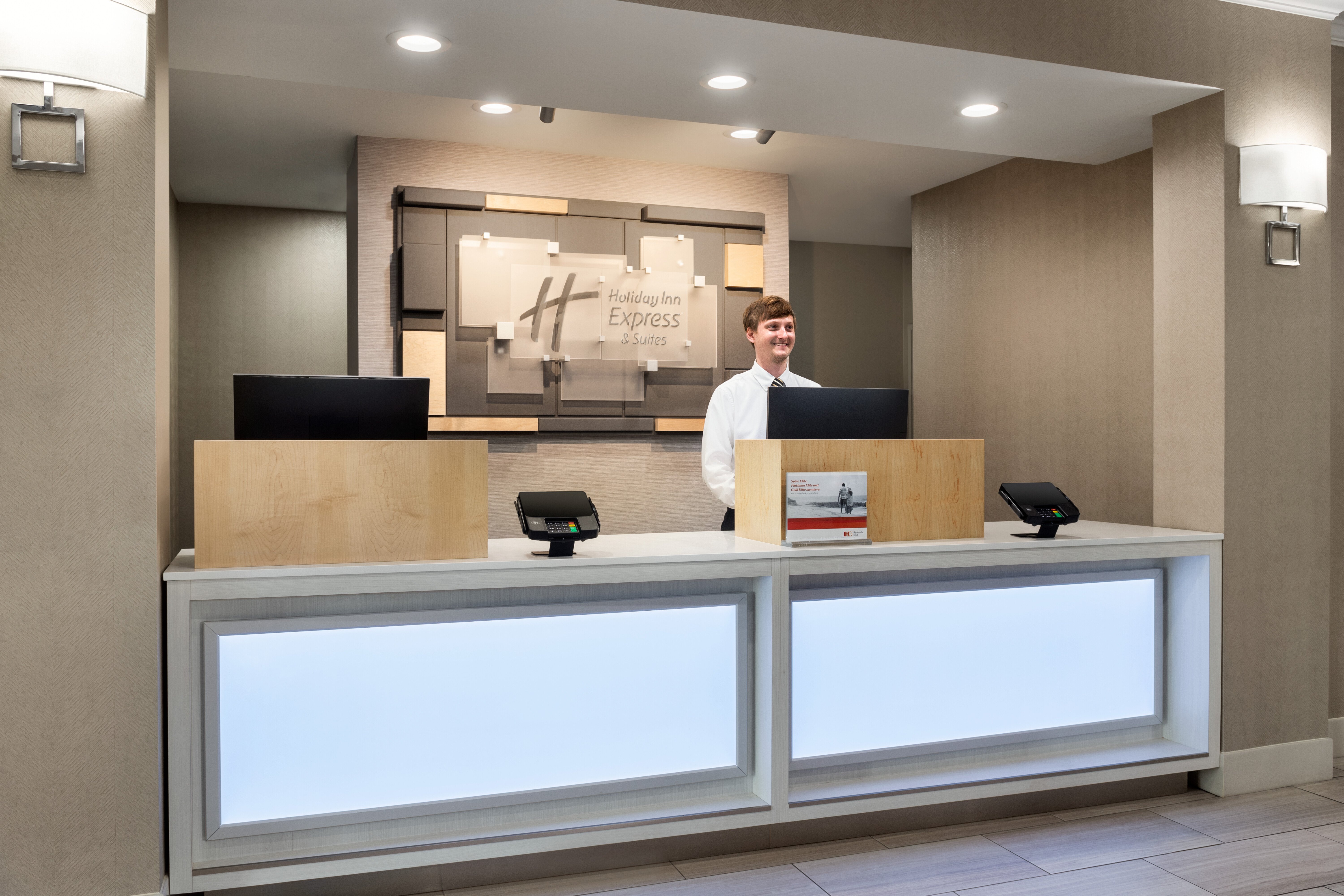 holiday inn express and suites auburn university area