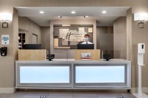 holiday inn express and suites auburn university area