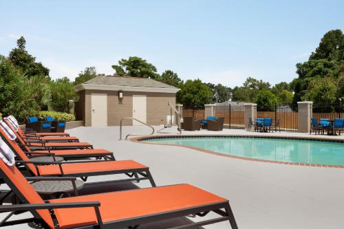 holiday inn express and suites auburn university area