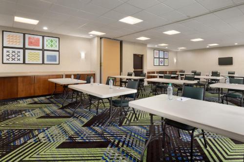 holiday inn express and suites auburn university area
