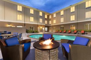holiday inn express and suites auburn university area
