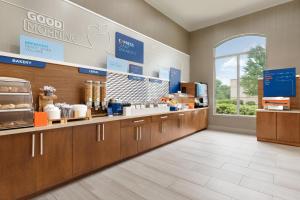 holiday inn express and suites auburn university area