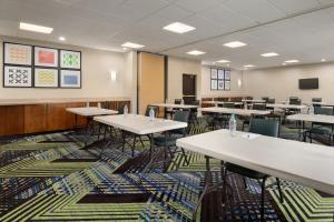 holiday inn express and suites auburn university area
