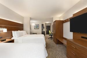 holiday inn express and suites auburn university area