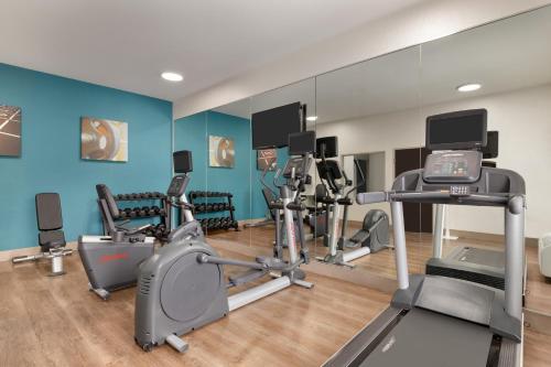 holiday inn express and suites auburn university area