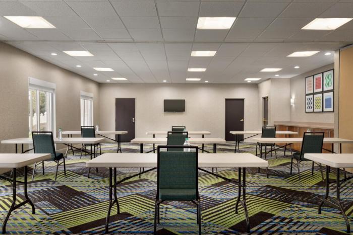 holiday inn express and suites auburn university area