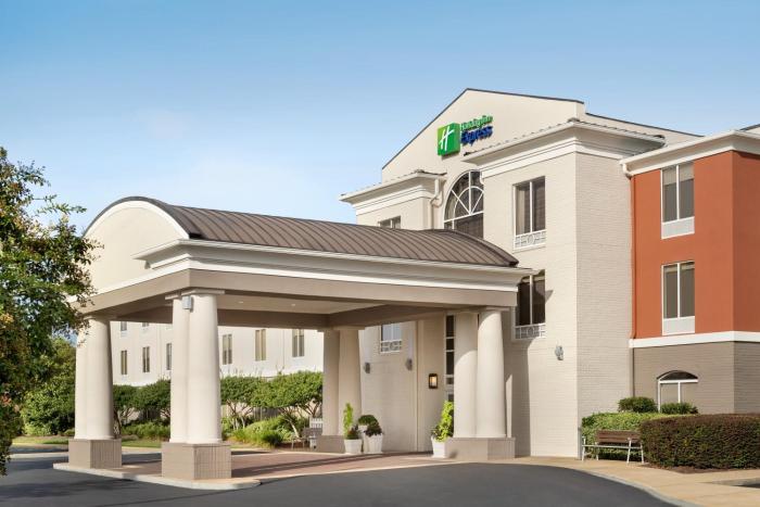holiday inn express and suites auburn university area