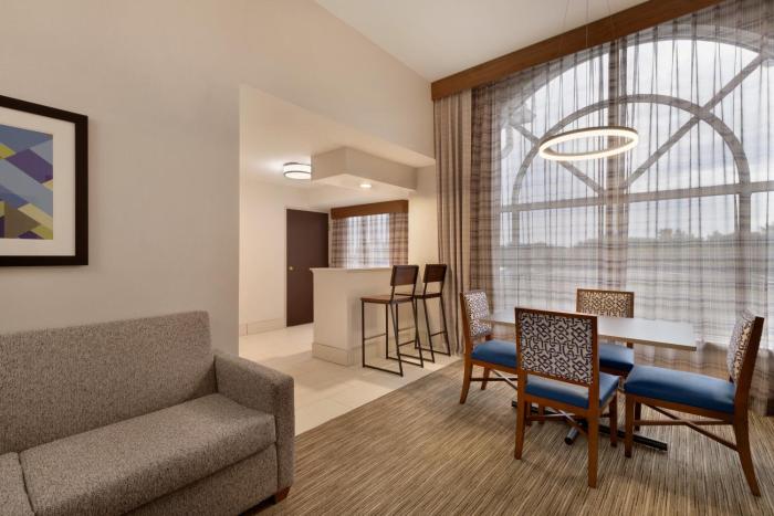 holiday inn express and suites auburn university area