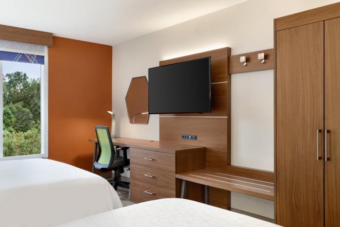 holiday inn express and suites auburn university area