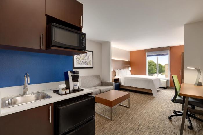 holiday inn express and suites auburn university area