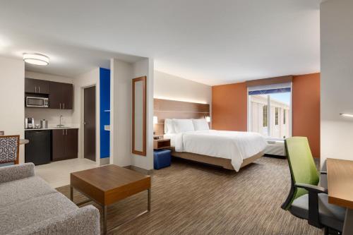 holiday inn express and suites auburn university area