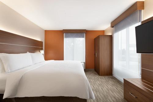 holiday inn express and suites auburn university area