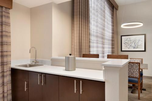 holiday inn express and suites auburn university area