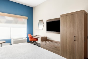 holiday inn express and suites phoenix west tolleson