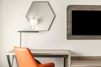 holiday inn express and suites phoenix west tolleson