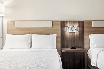 holiday inn express and suites phoenix west tolleson