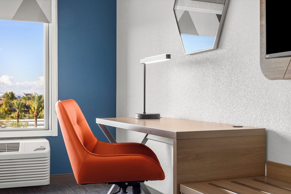 holiday inn express and suites phoenix west tolleson