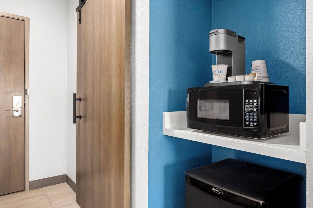 holiday inn express and suites phoenix west tolleson