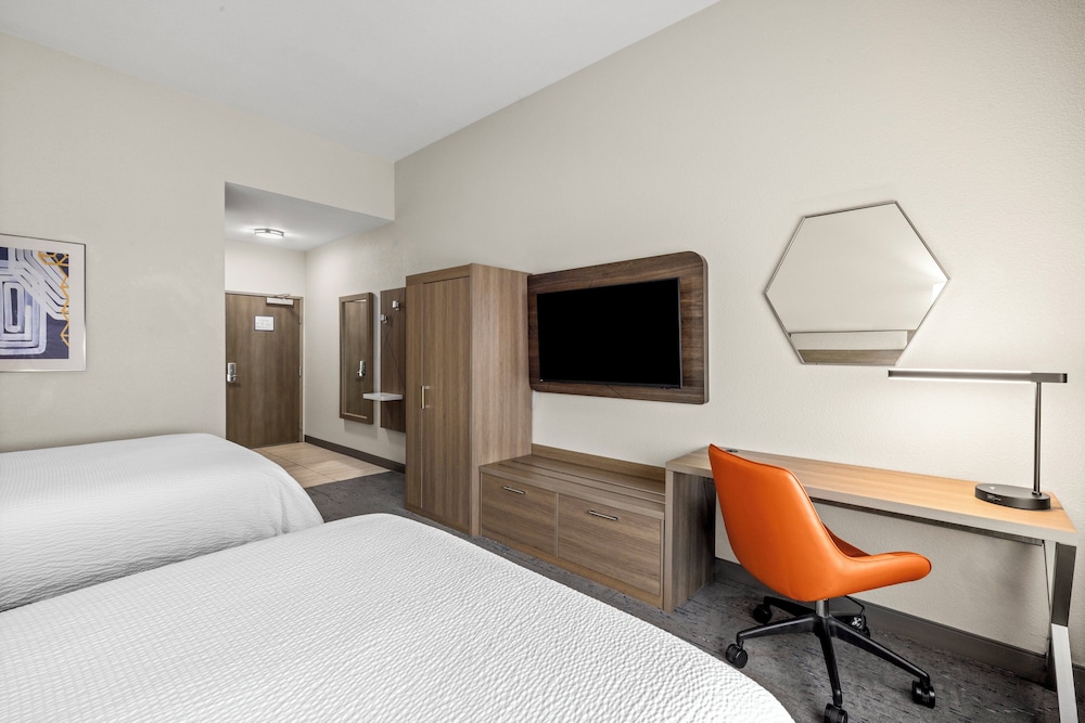 holiday inn express and suites phoenix west tolleson