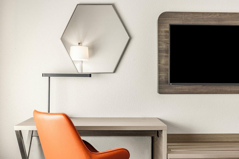 holiday inn express and suites phoenix west tolleson