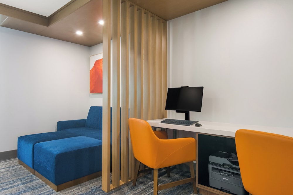 holiday inn express and suites springdale fayetteville area