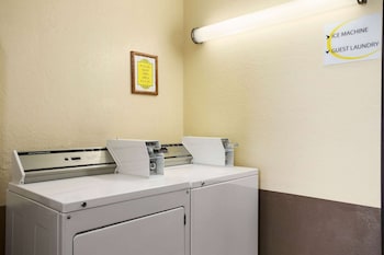 Super 8 By Wyndham Cedar Rapids,Cedar Rapids - Iowa City>>Cedar Rapids,2 star